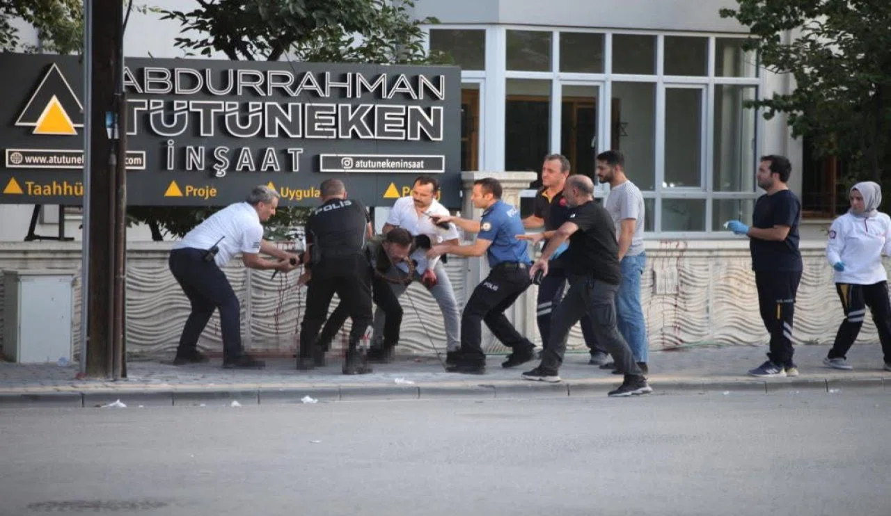 Konya’da ayrılık krizi! Pompalı ile iş yerini kurşunladı, boğazını kesmek istedi