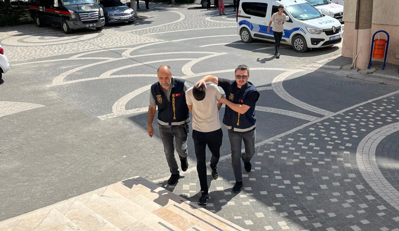 Konya Akşehir’de uyuşturucu operasyonu! 3 gözaltı, 1 tutuklama