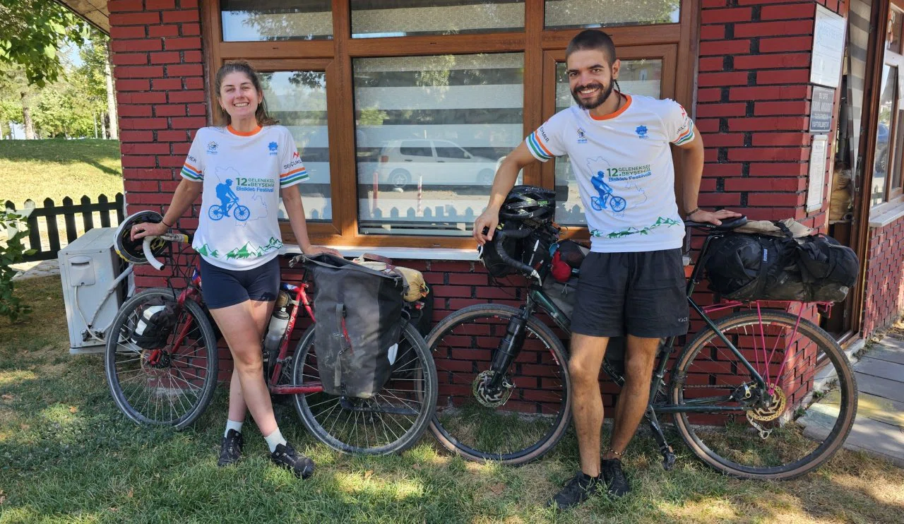 Türkiye'de tanışan çiftin  dünya turuna kısa bir mola: Bisiklet evin yeni konukları