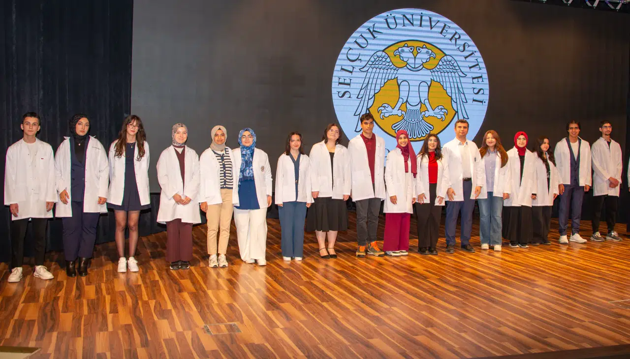 Geleceğin hekimleri Selçuk Üniversitesi’nde beyaz önlüklerini giydi!