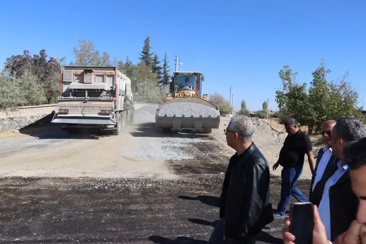 Ereğli’de mahalle yolları modernleşiyor: Başkan Akpınar yerinde inceledi