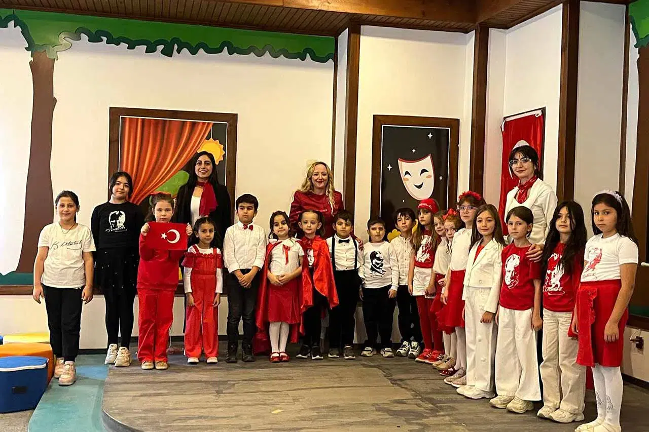 Akşehir'de miniklerden Atatürk ve Cumhuriyet’e özel gösteri
