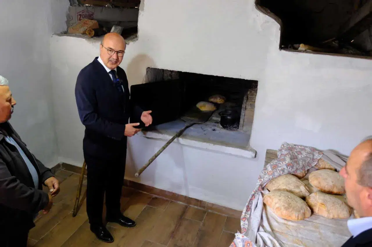 Konya'da CHP'li belediye başkanı fırın başında! "Helal kazanç" vurgusu