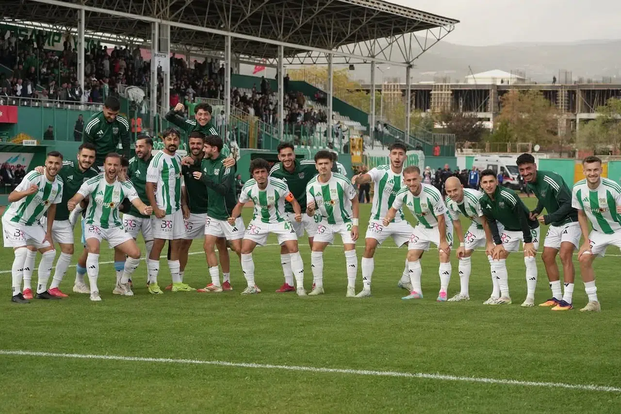 Konyaspor’un rakibi galibiyet serisini sürdürdü, liderliği sağlama aldı