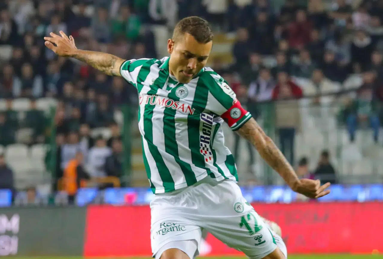 Konyaspor'un deneyimli ismi özür diledi!