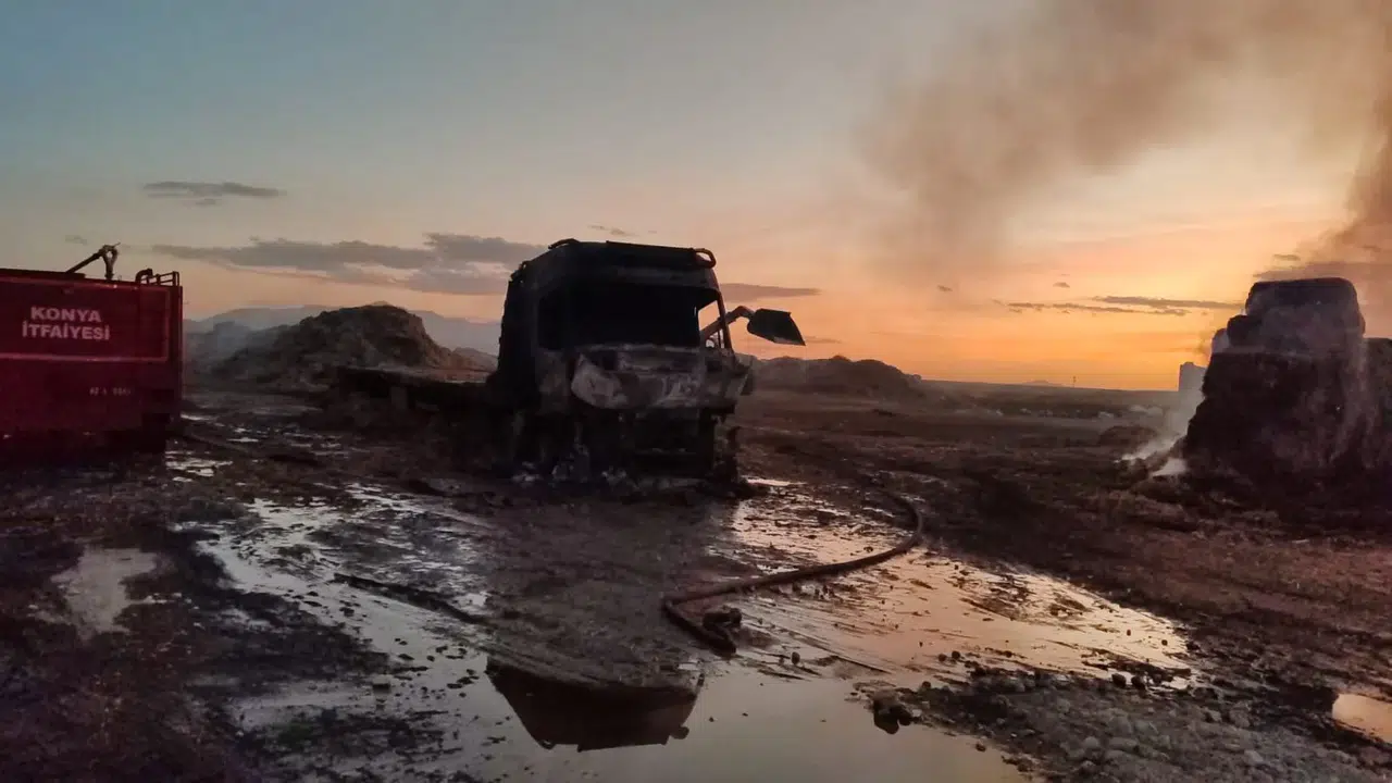 Konya’da tır alev alev yandı! 25 ton balya duman oldu
