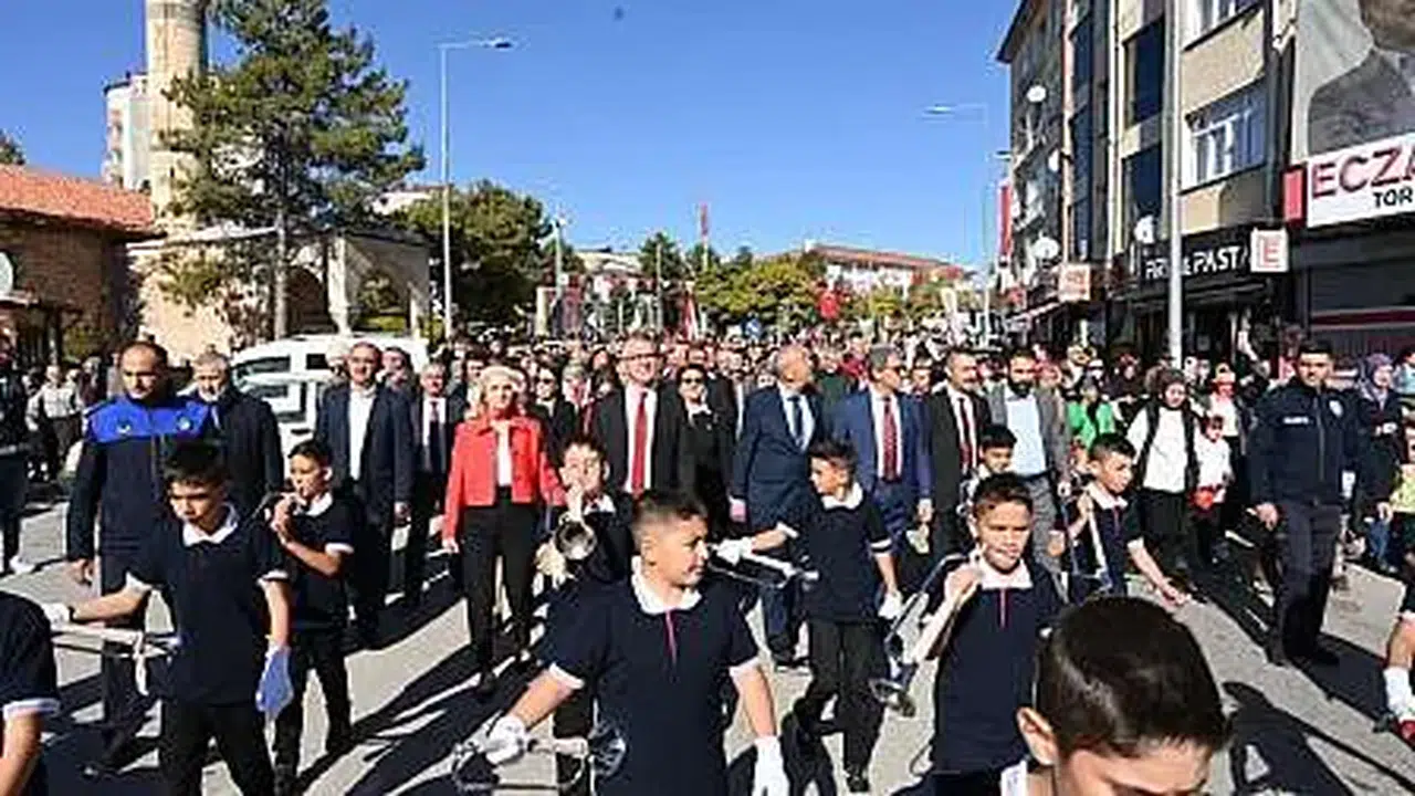 Konya’da Cumhuriyet Bayramı kutlamasında provakatif eylem iddiası ortalığı karıştırdı