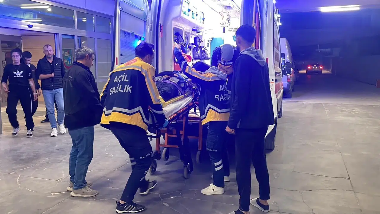 Hastane şantiyesinde bıçaklı kavga: 1’i ağır 4 yaralı