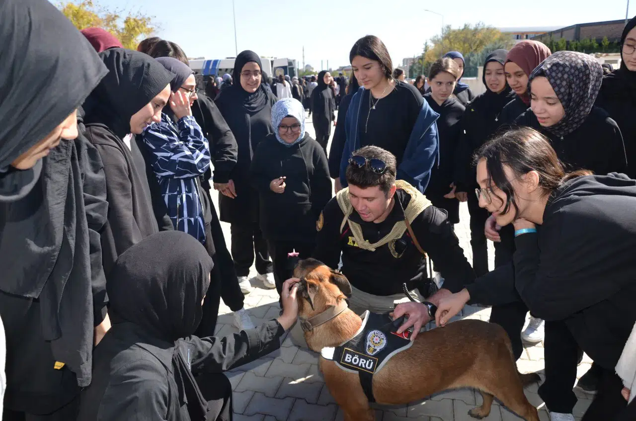 Konya Emniyeti gençleri uyardı