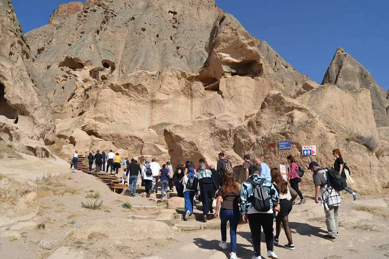 Aksaray turizmi sonbaharda canlandı! Selime Katedrali’ne turist akını