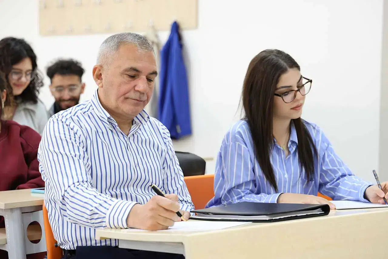 Üniversite hayalini gerçekleştirdi! Dede torun aynı okulda