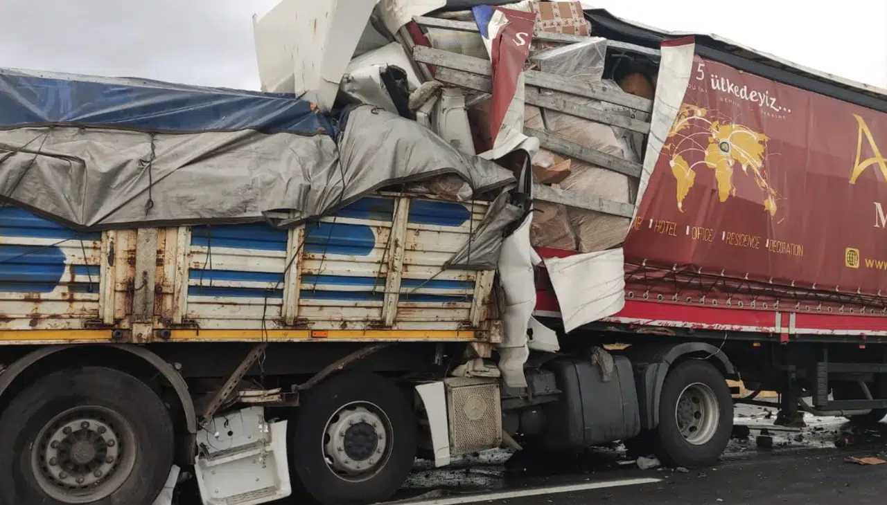Konya’da zincirleme kaza: 1 ölü, 3 yaralı!
