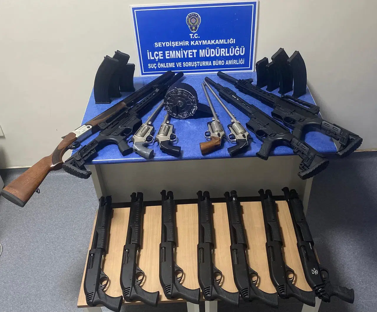 Bagajdan çıkan koliler şaşırttı: Hepsi ruhsatsız tüfek dolu!