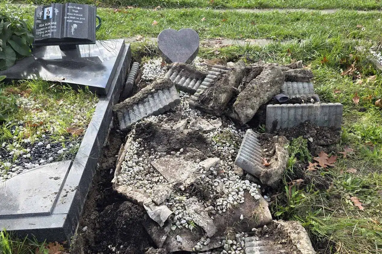 Almanya’da Müslüman mezarlığına ırkçı saldırı