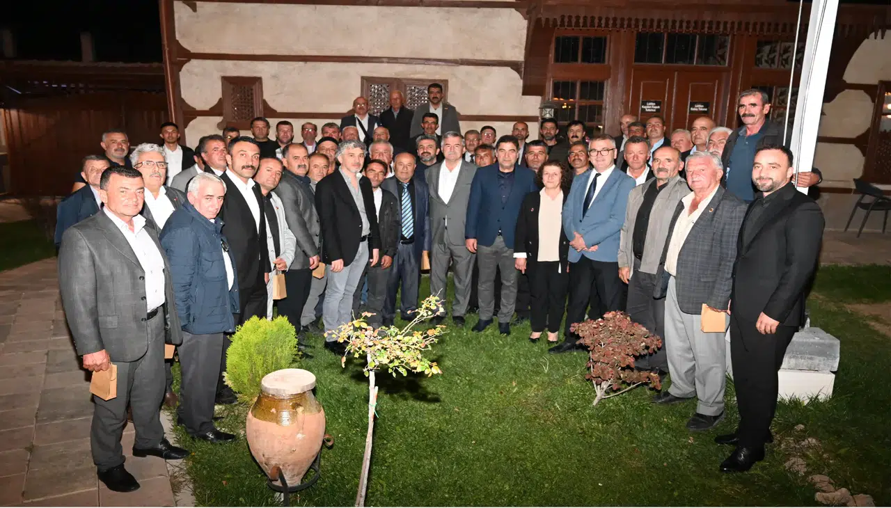 Başkan Ustaoğlu muhtarlarla omuz omuza: “Halkla devlet arasında köprü sizsiniz”