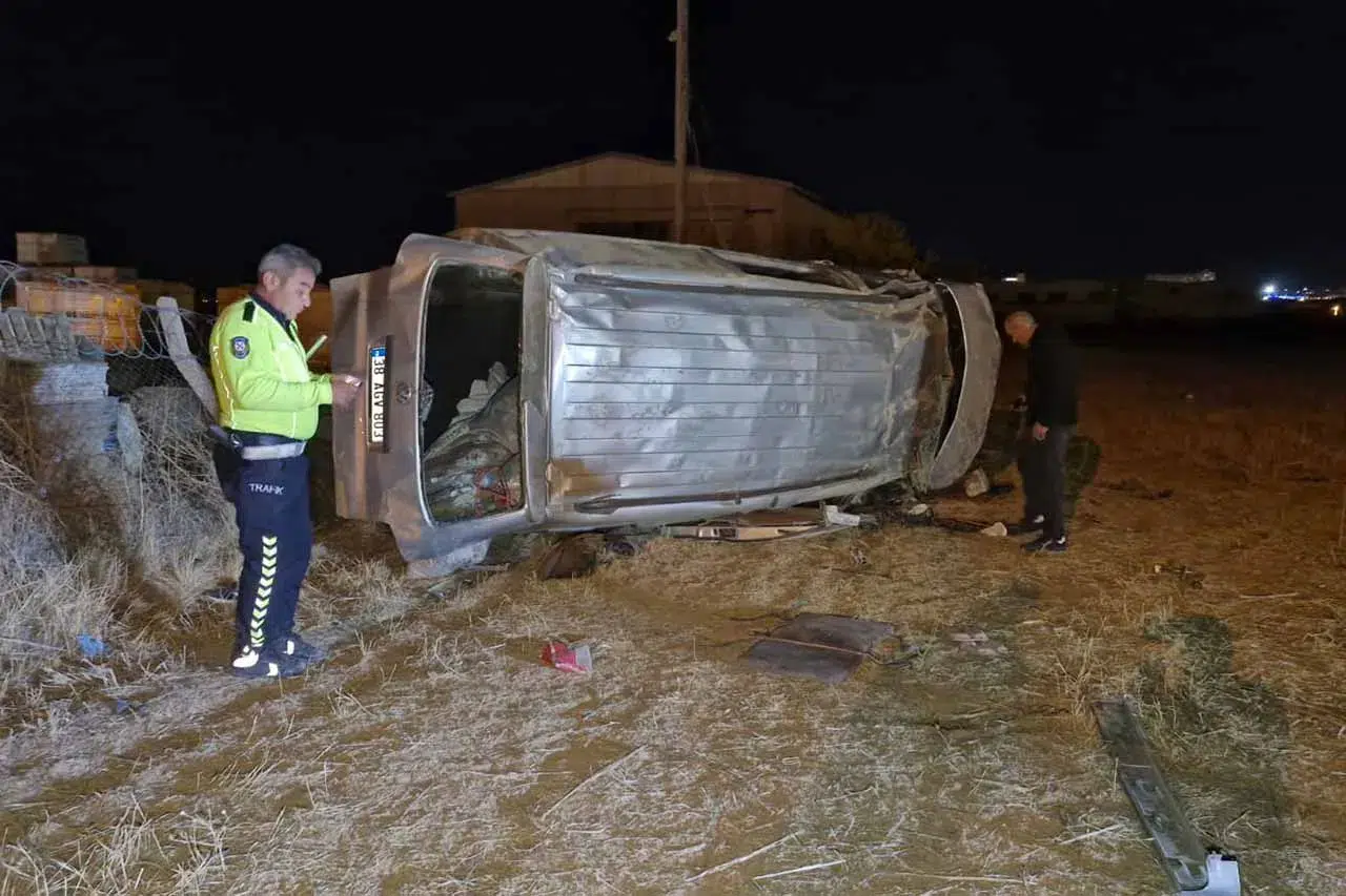 Karaman'da panelvan boş araziye uçtu! can pazarı yaşandı