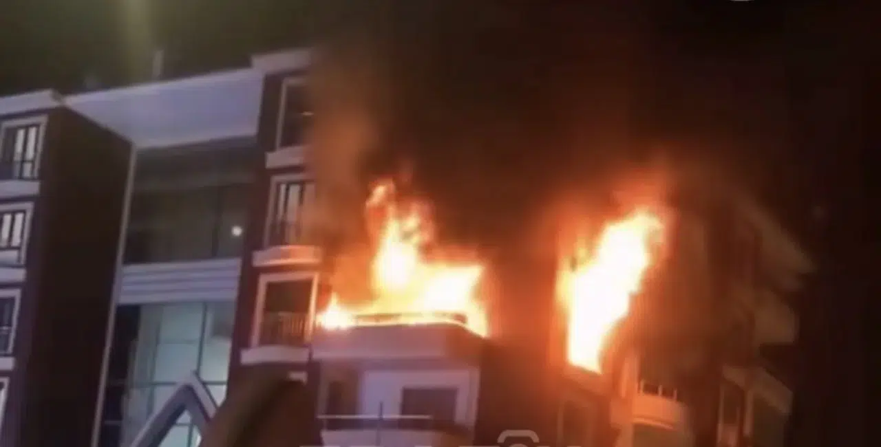 Konya’da çıkan yangın apartman dairesini yok etti