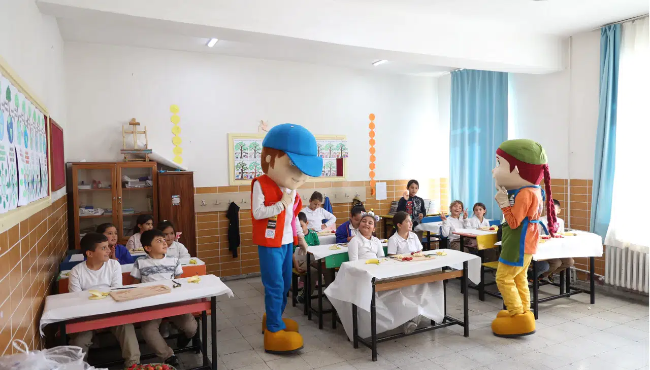 Minik aşçılar iş başında! Konya’da çocuklar sağlıklı içecek yapmayı öğrendi!