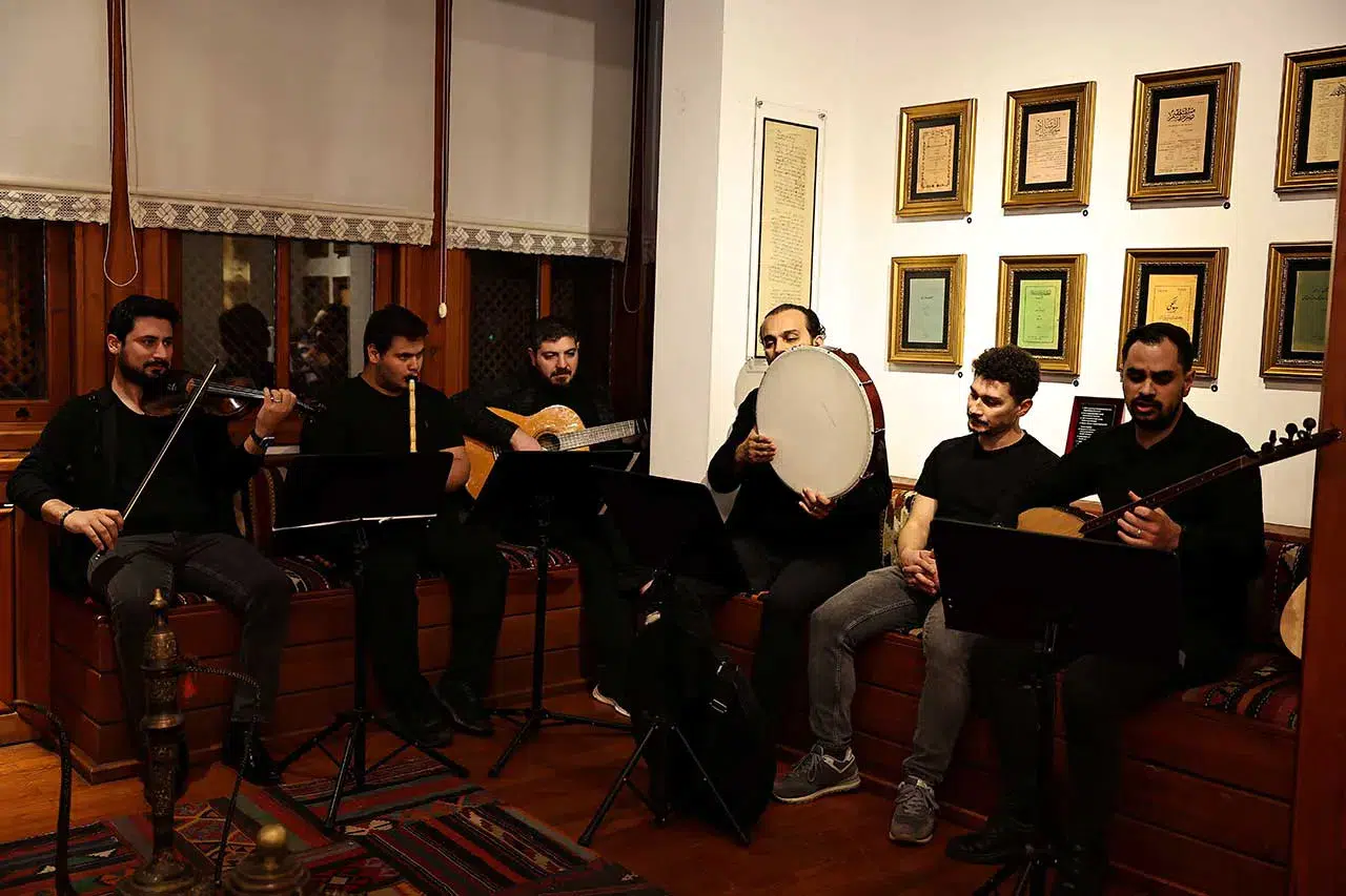 Belediye personelleri müzik grubu kurdu: "Beyefendiler"