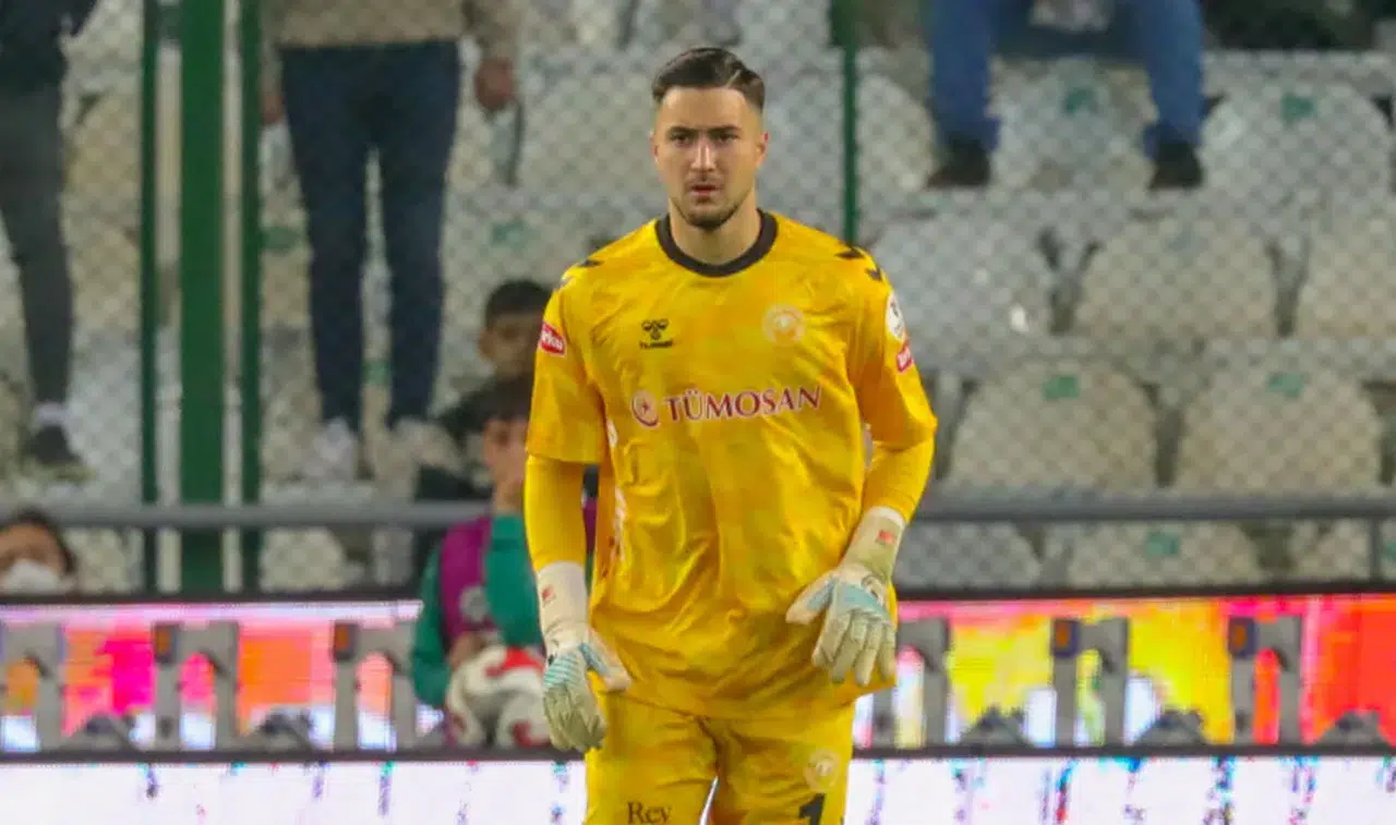 Konyaspor’da Recep Uçar, kaleci Deniz’e örnek vererek sahip çıktı!