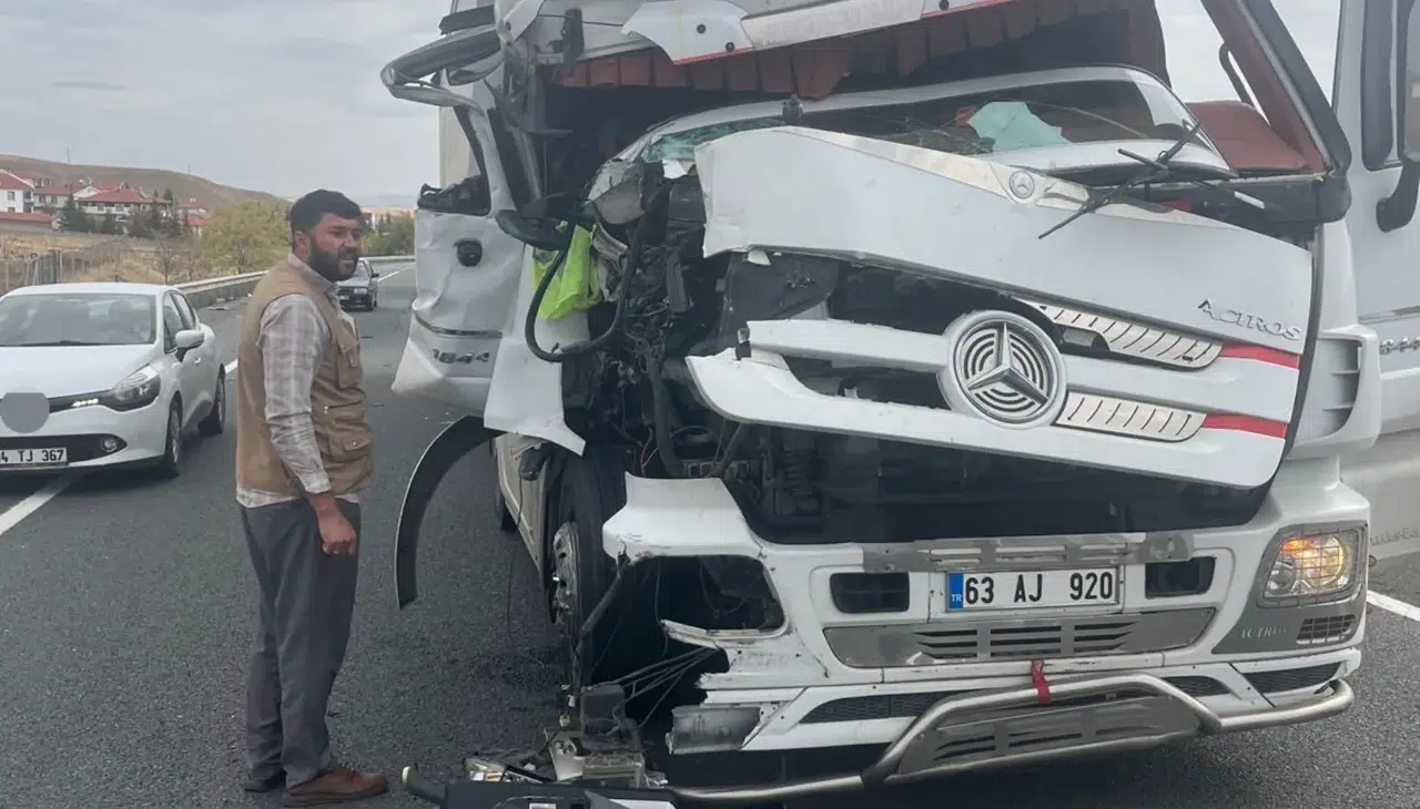 Konya'daki tır kazasında facianın eşiğinden dönüldü!