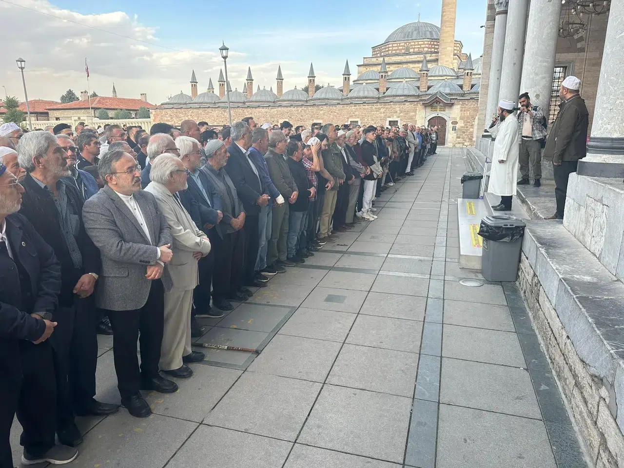 Konya’nın  manevi önderi kutsal topraklarda son yolculuğuna uğurlandı