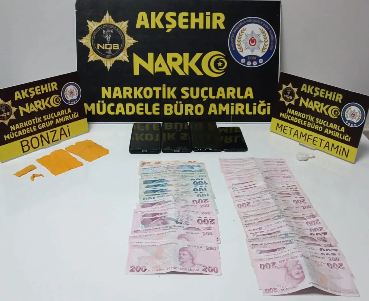 Konya polisi uyuşturucuya geçit vermedi: 12 gözaltı!