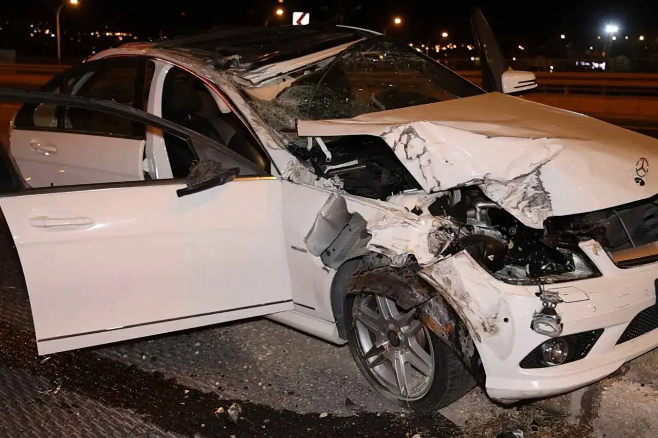 Aksaray’da mucize kurtuluş! Otomobil hurdaya döndü, sürücü sağ çıktı