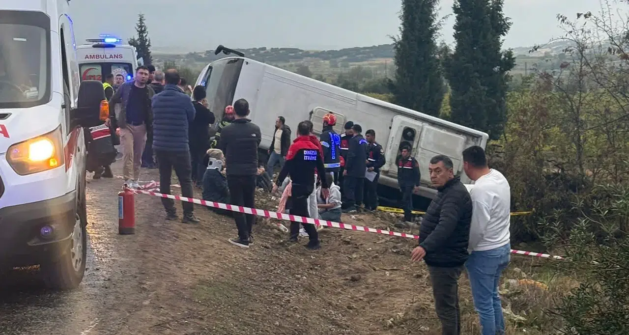 Tur otobüsü şarampole yuvarlandı! Çok sayıda yaralı var