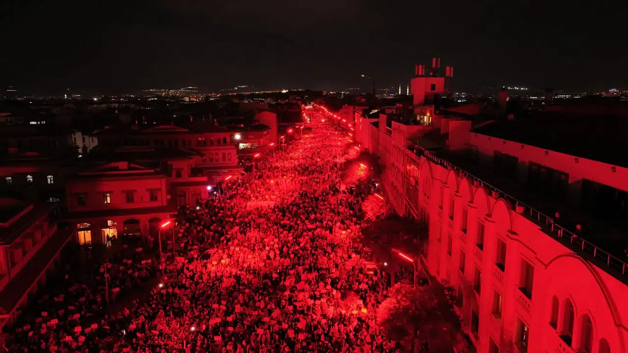 Konya’da böyle etkinlik görülmedi! Caddeler kırmızıya büründü