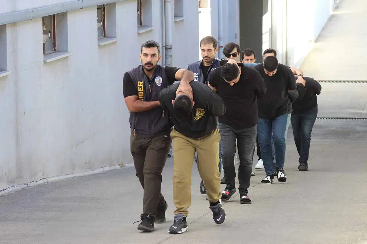 Otomobil ilanıyla 1 milyon liralık dolandırıcılık! 6 tutuklama