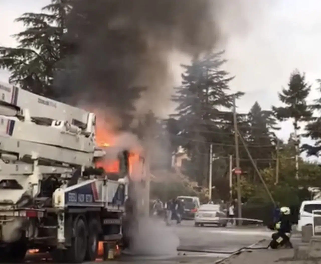 Konya’da beton pompası alev aldı! İki aracı yaktı