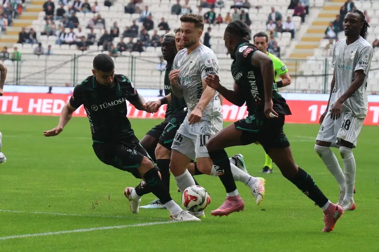 Konyaspor, 5 gollü maçta evinde mağlup! Yakışmadı Kartalım