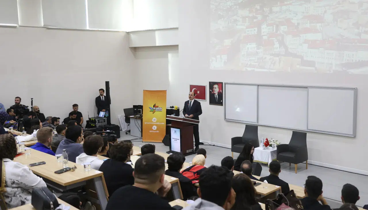 Başkan Altay’dan Konya gençlerine iklim ve göç uyarısı!