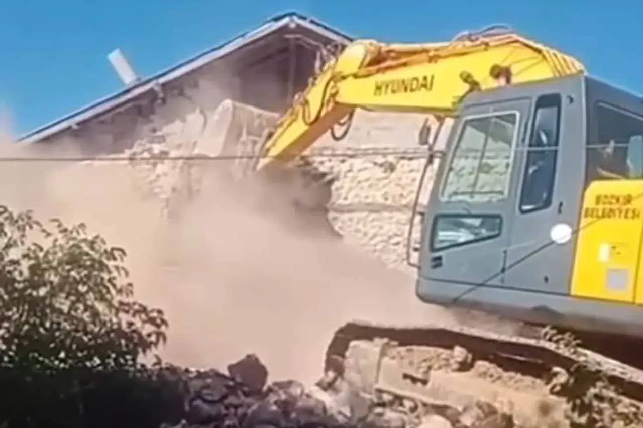 Valilik karar aldı, Konya'nın o ilçesinde yıkım başladı