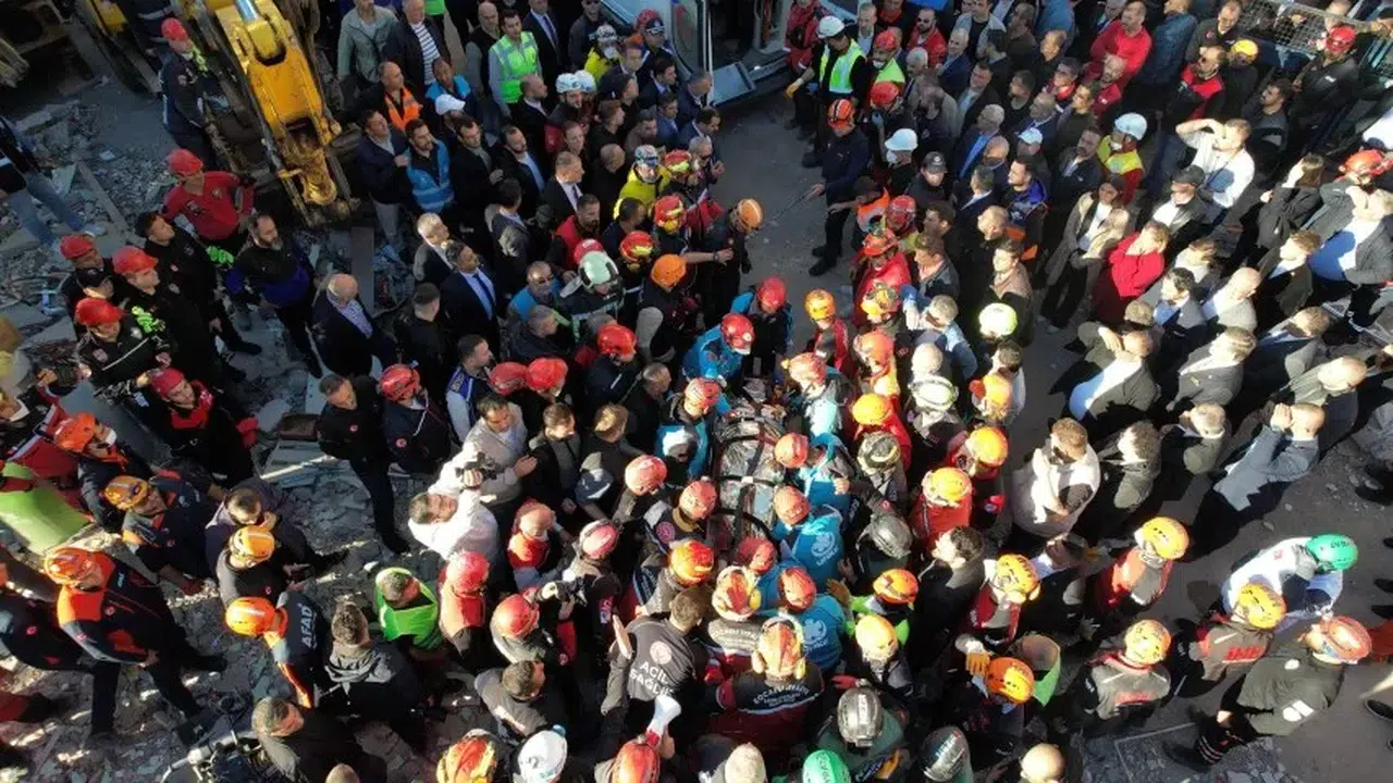 7 katlı çöken binadan güzel haber geldi