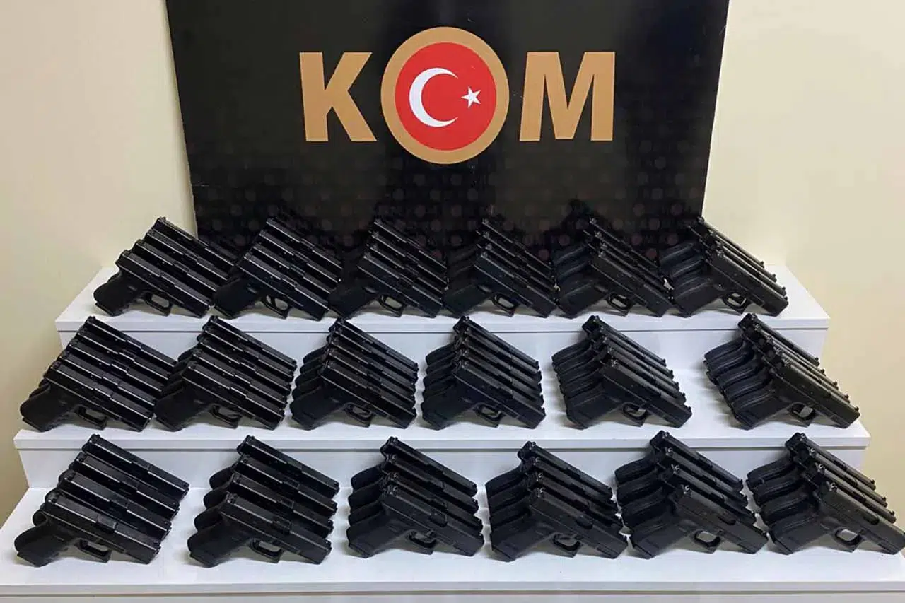 Konya’da silah kaçakçılığı operasyonu! Ruhsatsız tabancalar ele geçirildi
