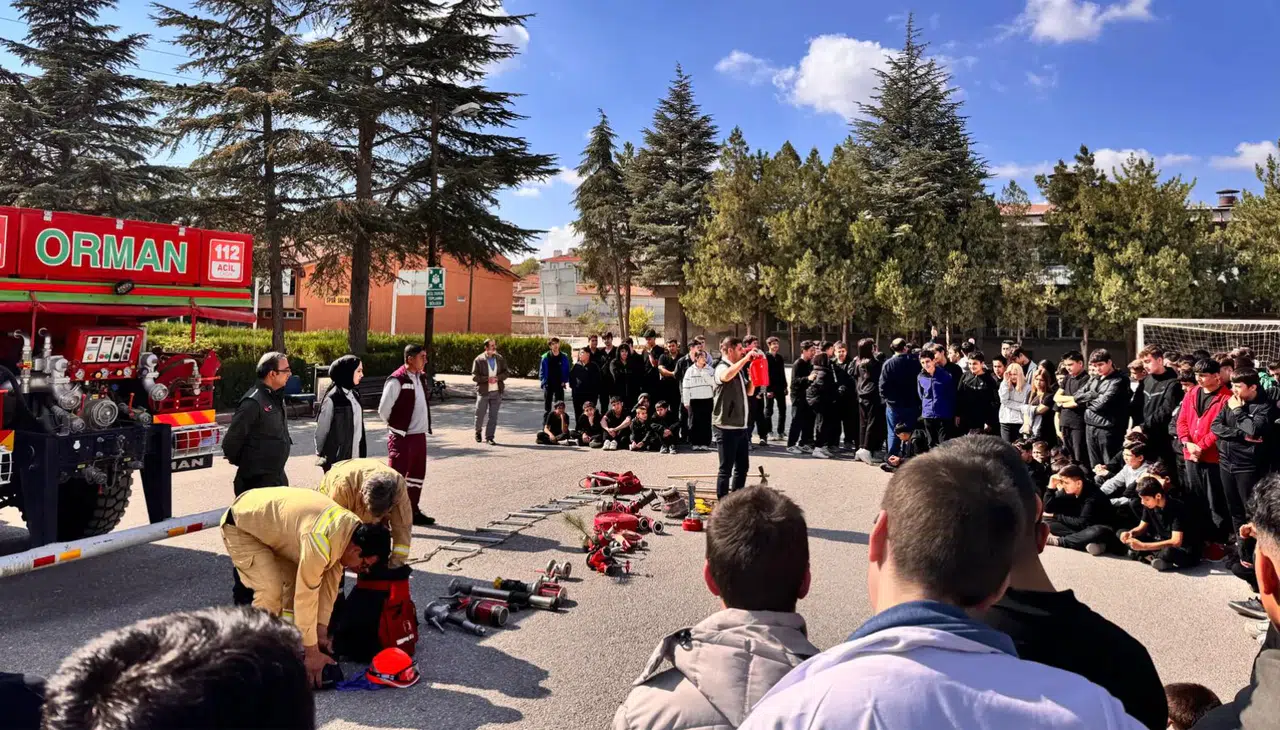 Konya’da gençler yangın söndürme uzmanı gibi eğitim aldı!