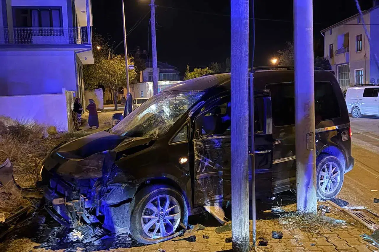 Konya’da motosikletle hafif ticari araç çarpıştı: 5 kişi hastanelik oldu