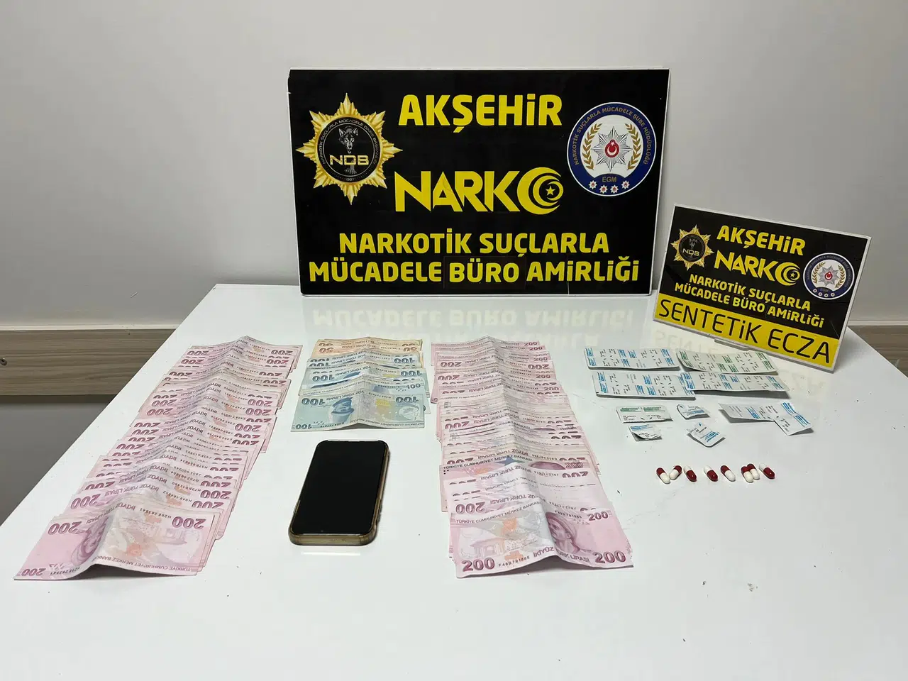 Akşehir’de uyuşturucuya geçit yok: 45 hap ve 21 bin TL ele geçirildi!