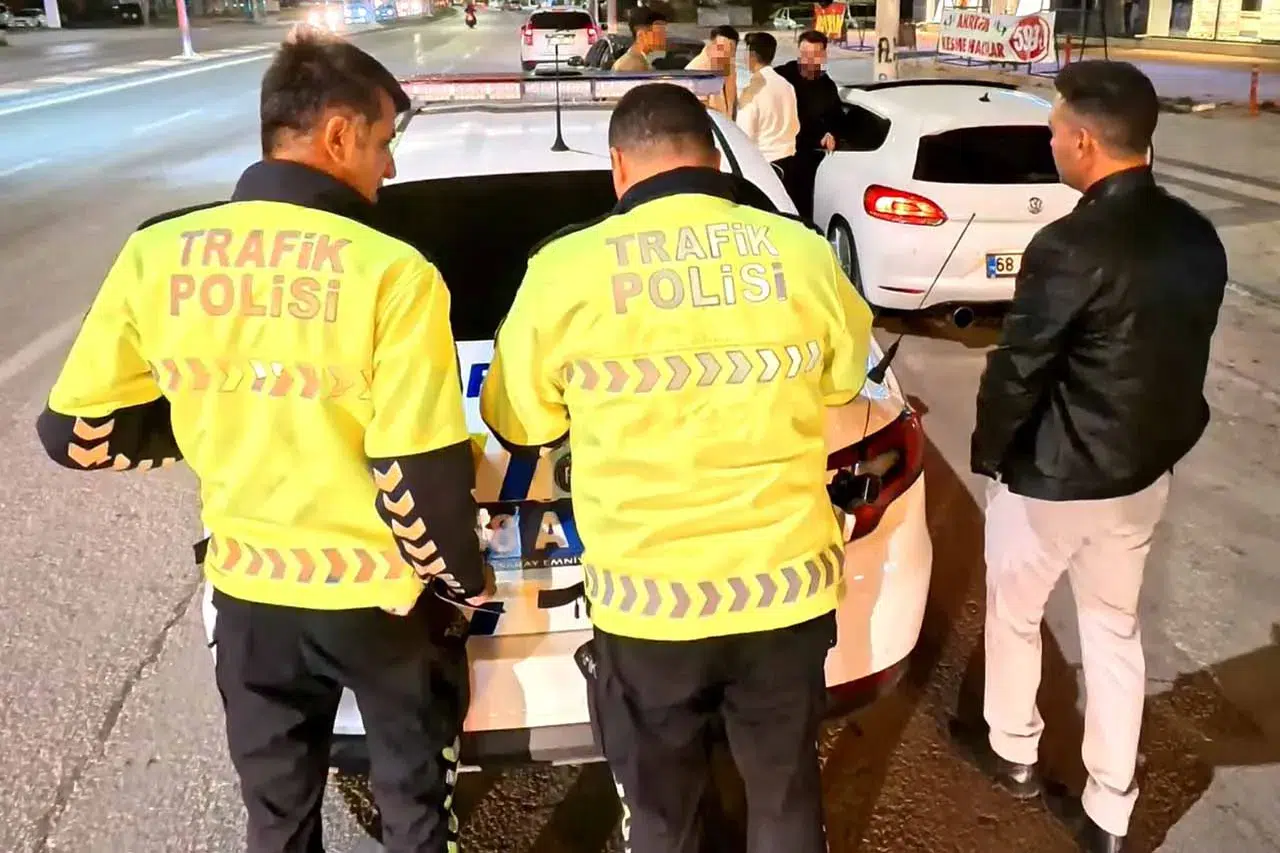 Aksaray’da abart egzoz ve cam filmine ceza yağdı