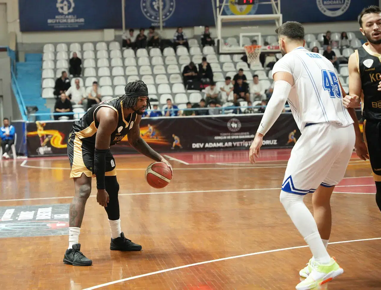 Konya BBSK, Chris Coffey ile kazandı! Namağlup yola devam