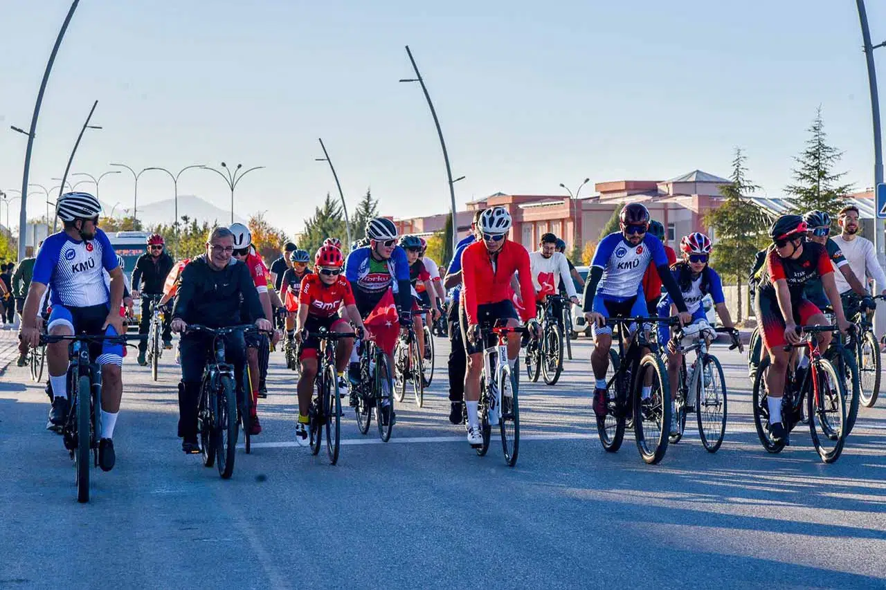 KMÜ öğrencileri Cumhuriyet coşkusunu pedallayarak yaşadı