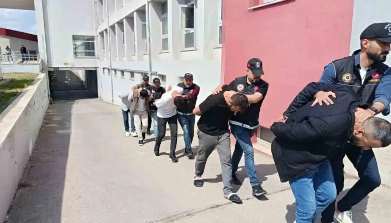 Konya polisi uyuşturucu tacirlerine göz açtırmadı!