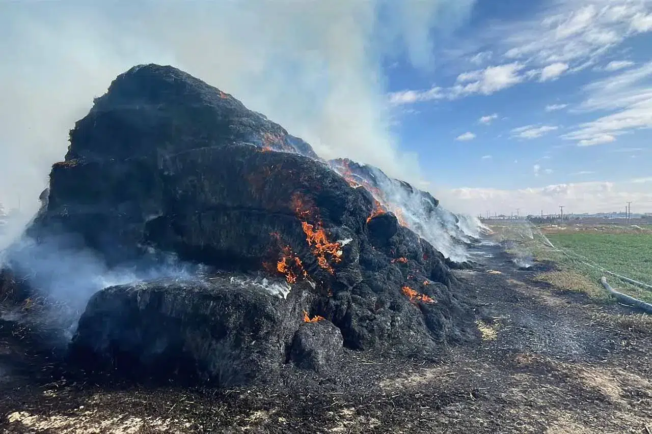 Karaman’da dev yangın! 300 ton saman balyası yandı