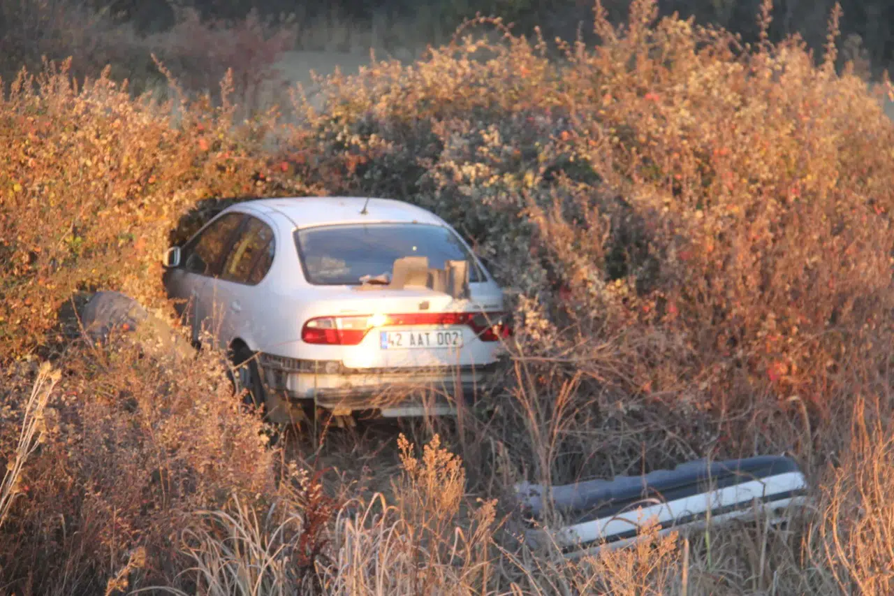 Konya'da otomobil çalılıklara uçtu!