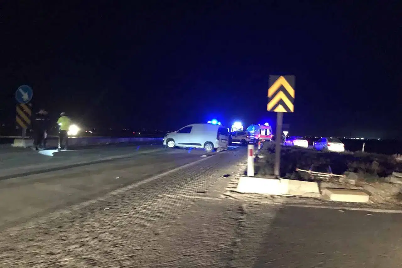 Konya'da 3 araç kazaya karıştı! 6 yaralı