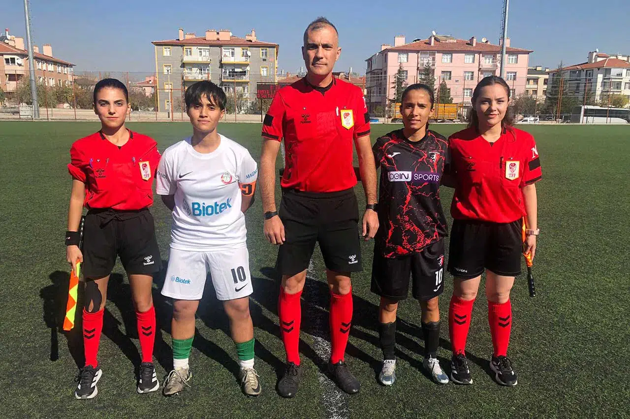 Hakemlere tam not! Konya İdmanyurdu-Denizli Sultanlarspor maçını yönettiler