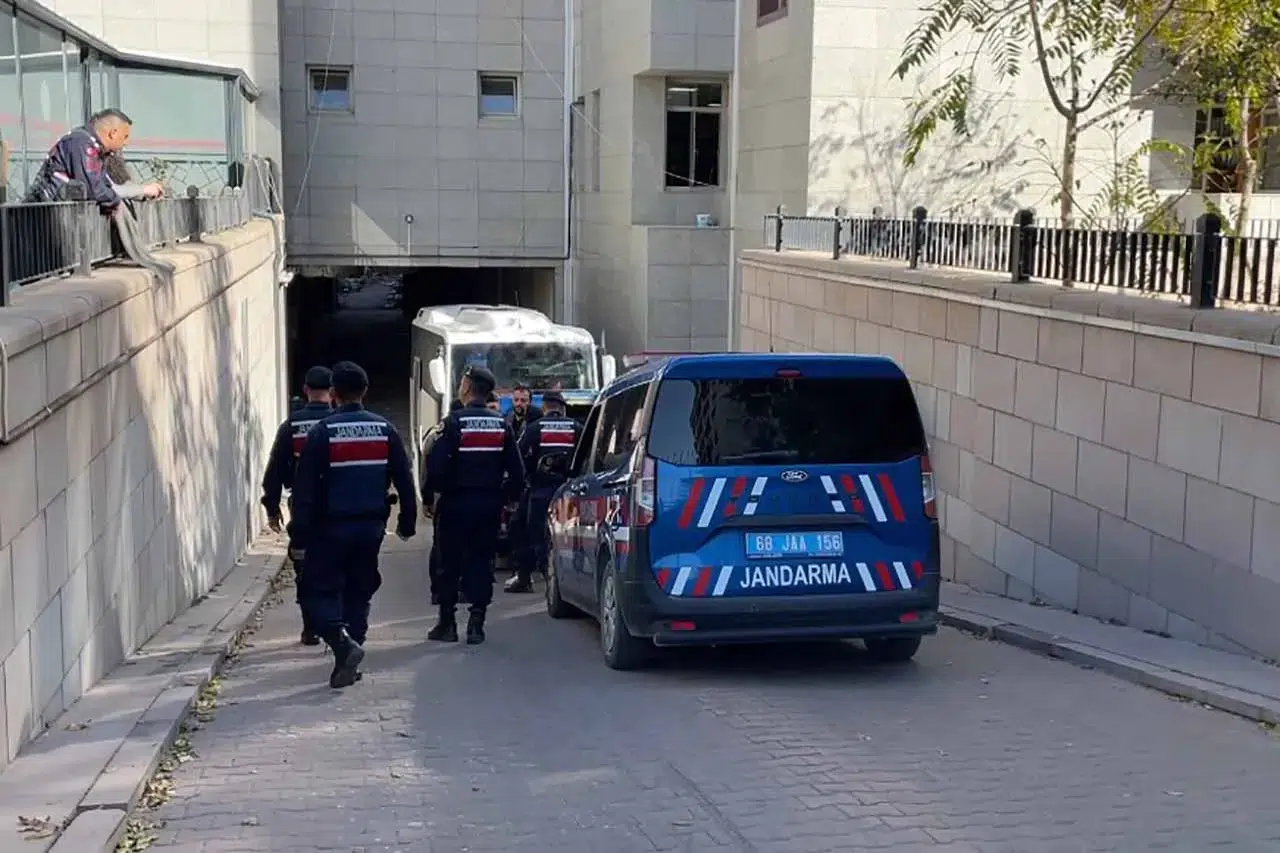 Aksaray’da 1 kişiyi öldürüp, 2 kişiyi yaralayan zanlı adliyede