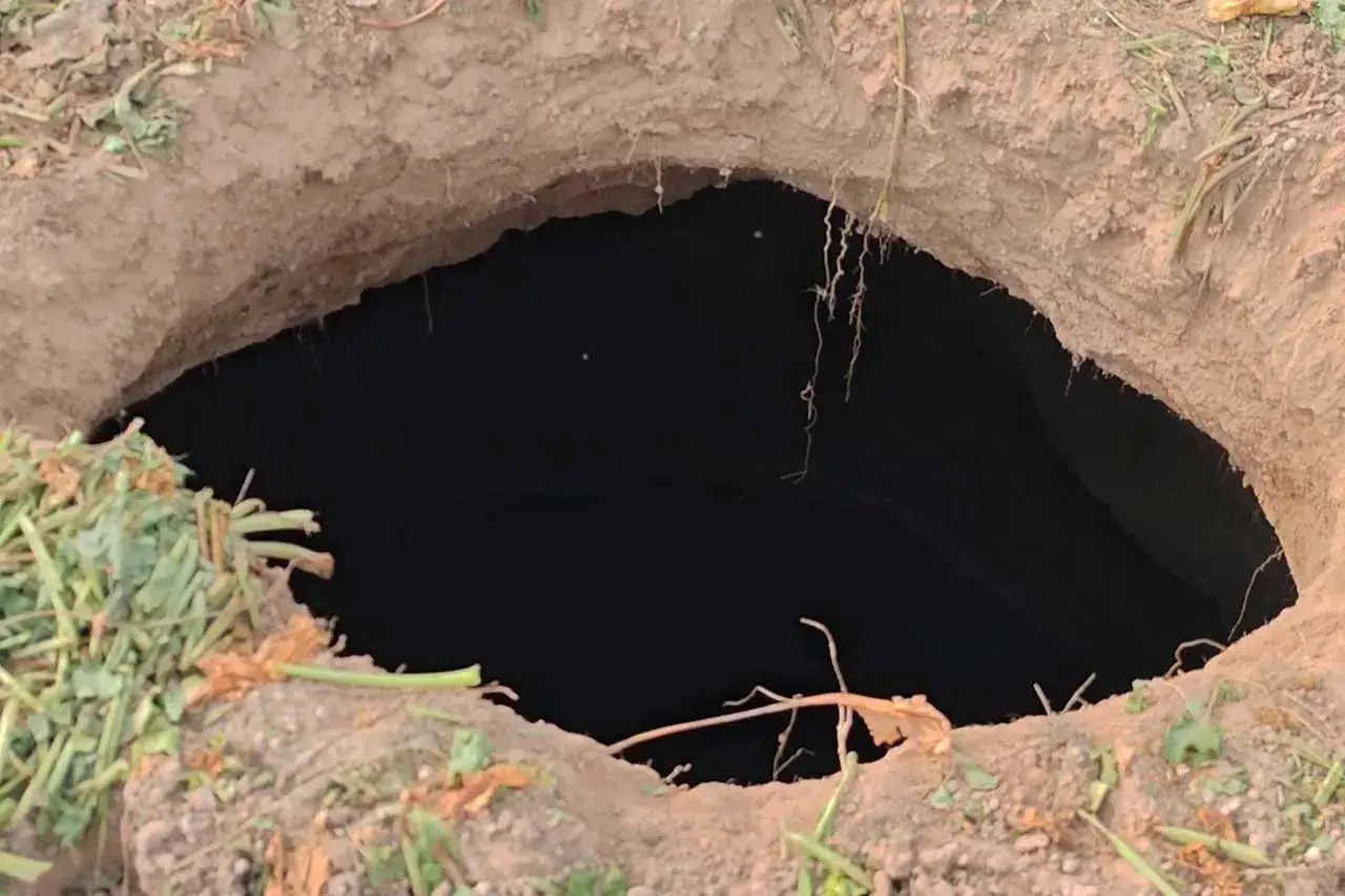 Konya'dan sonra Aksaray'ı da tehdit ediyor! Tarlada obruk oluştu